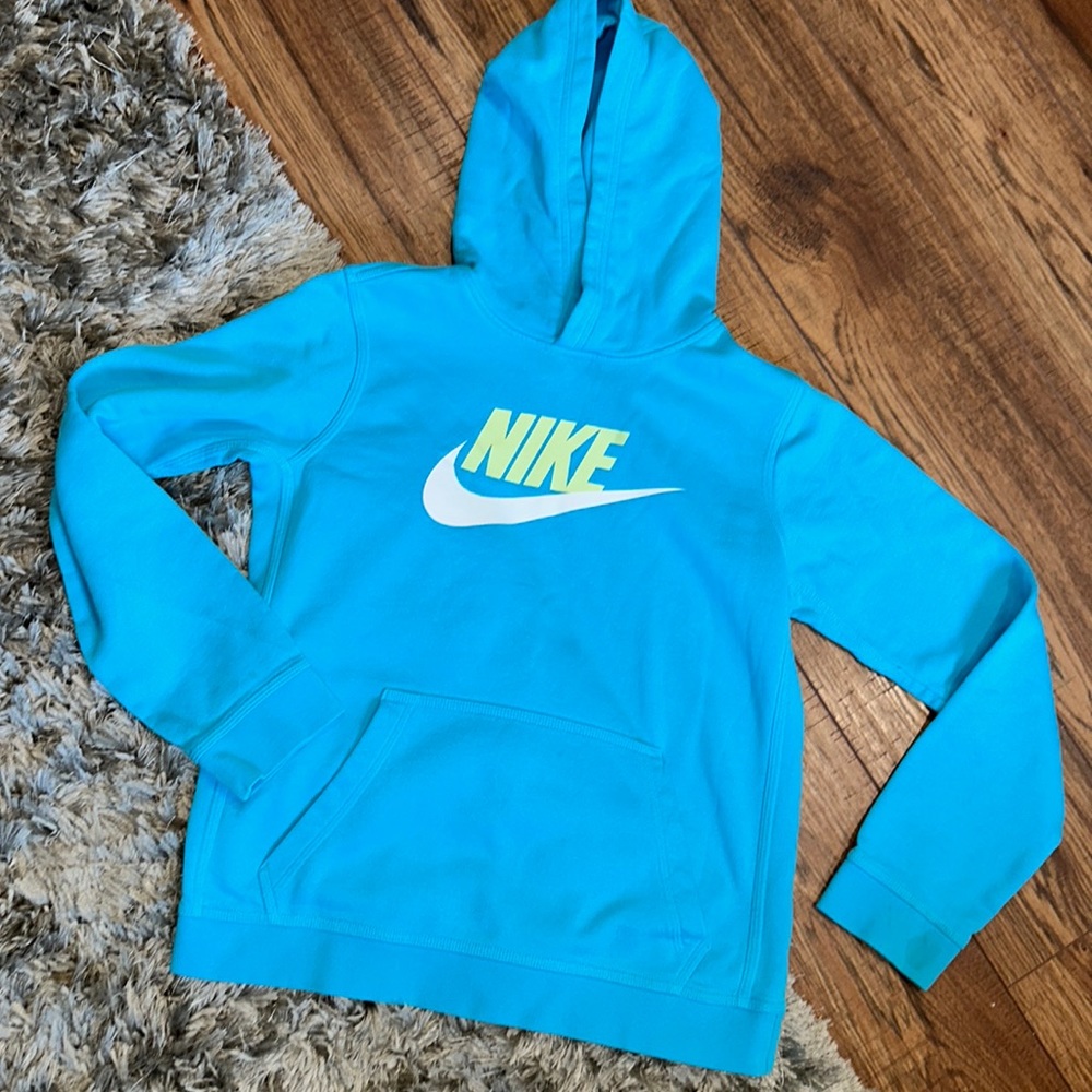 Nike Hoodie Youth Size XL fits women’s Small like new condition